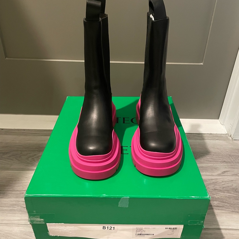 Authentic Bottega Veneta Boots - Picture 2 of 6